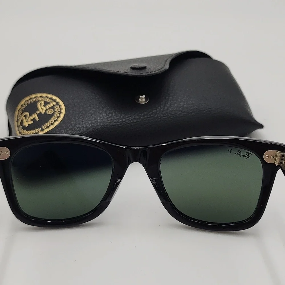 Ray-Ban Black Sunglasses with Case‎